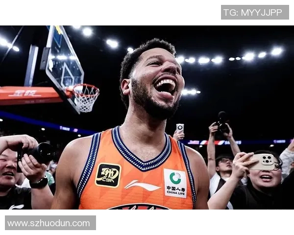 莫兰德因犯规频繁被罚出场赛后向裁判做出数钱手势引发热议 莫兰德因犯规频繁被罚出场赛后向裁判做出数钱手势引发热议